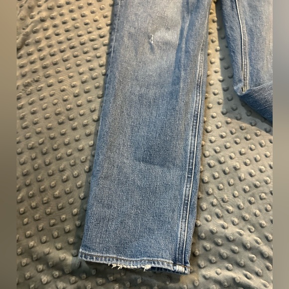 Abercrombie and Fitch Light Wash The 90’s Straight Ultra High Rise Jeans, Size 6 - Picture 4 of 9
